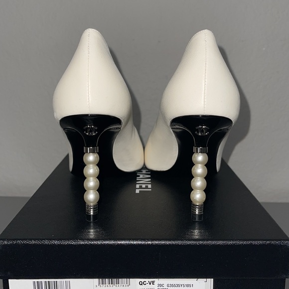 Chanel Pearl Heel Pumps - Picture 2 of 4